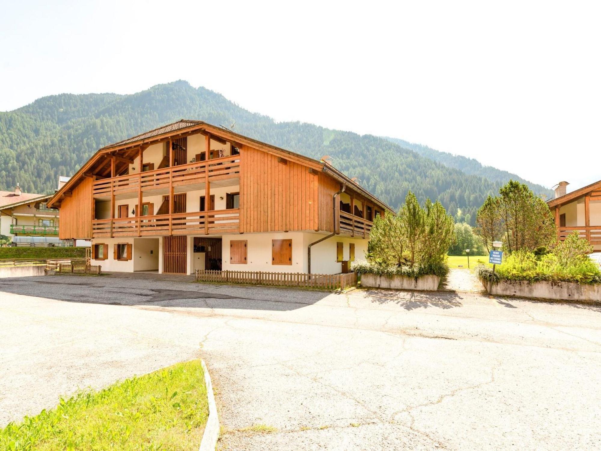 Spacious Chalet With Garden Near Ski Area In Tyrol Pozza di Fassa Buitenkant foto