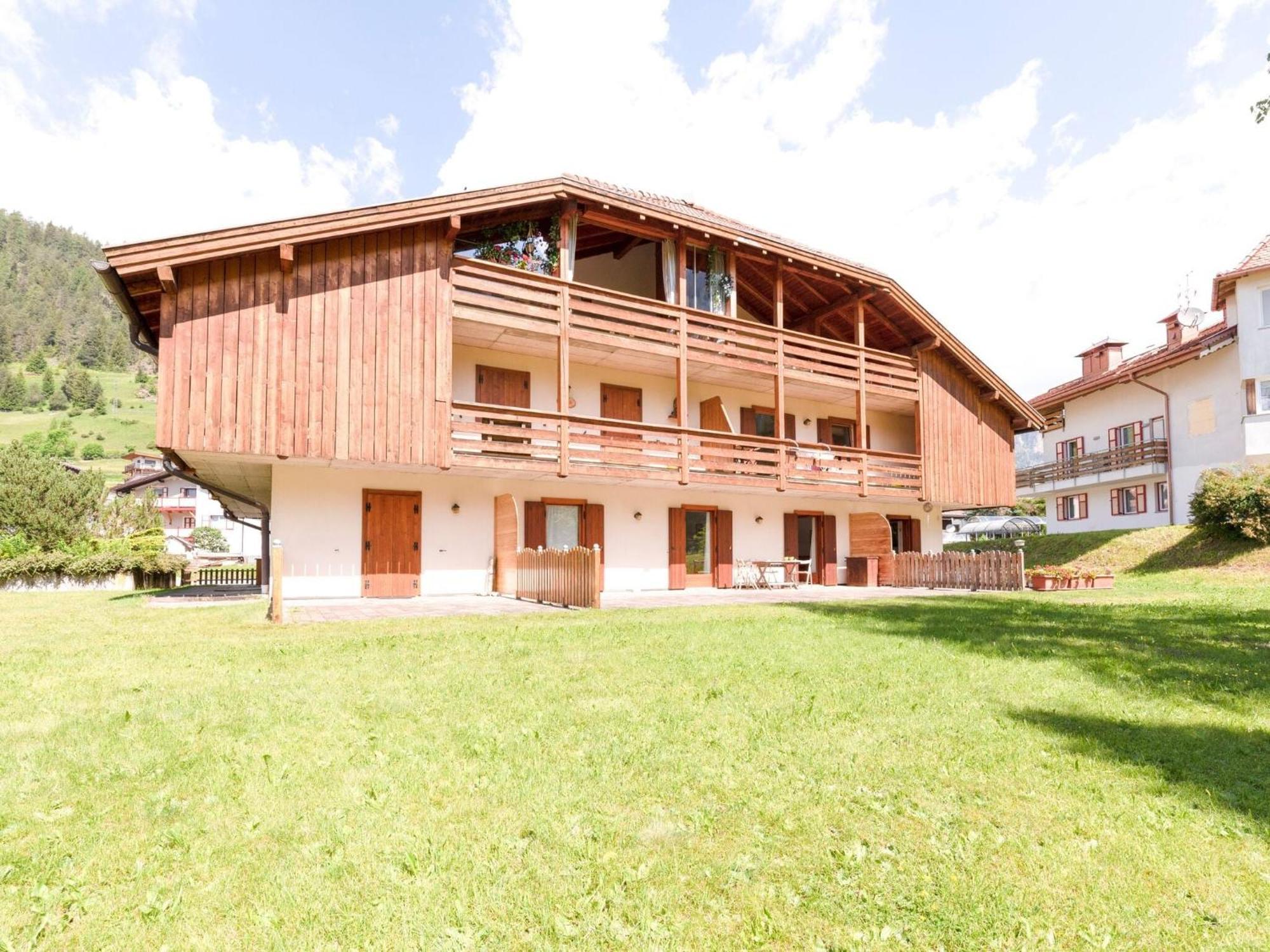 Spacious Chalet With Garden Near Ski Area In Tyrol Pozza di Fassa Buitenkant foto