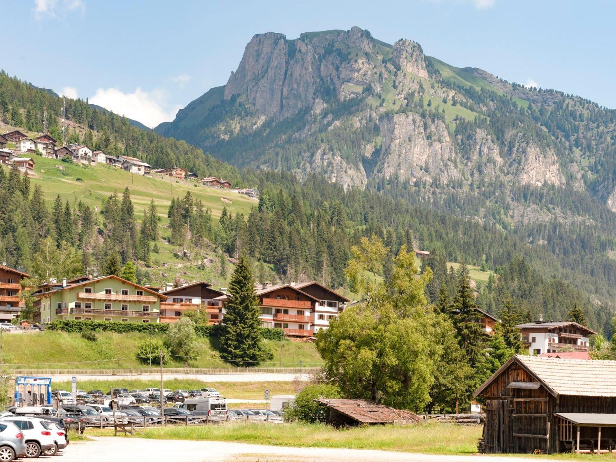 Spacious Chalet With Garden Near Ski Area In Tyrol Pozza di Fassa Buitenkant foto