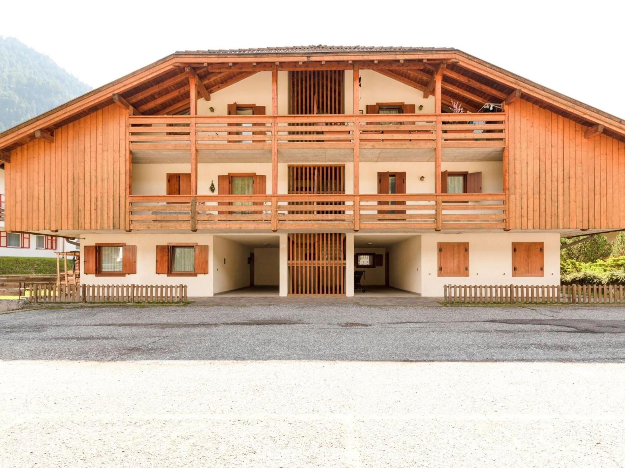 Spacious Chalet With Garden Near Ski Area In Tyrol Pozza di Fassa Buitenkant foto