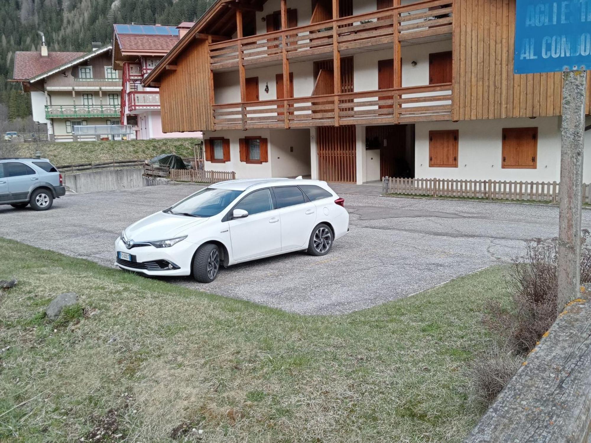 Spacious Chalet With Garden Near Ski Area In Tyrol Pozza di Fassa Buitenkant foto