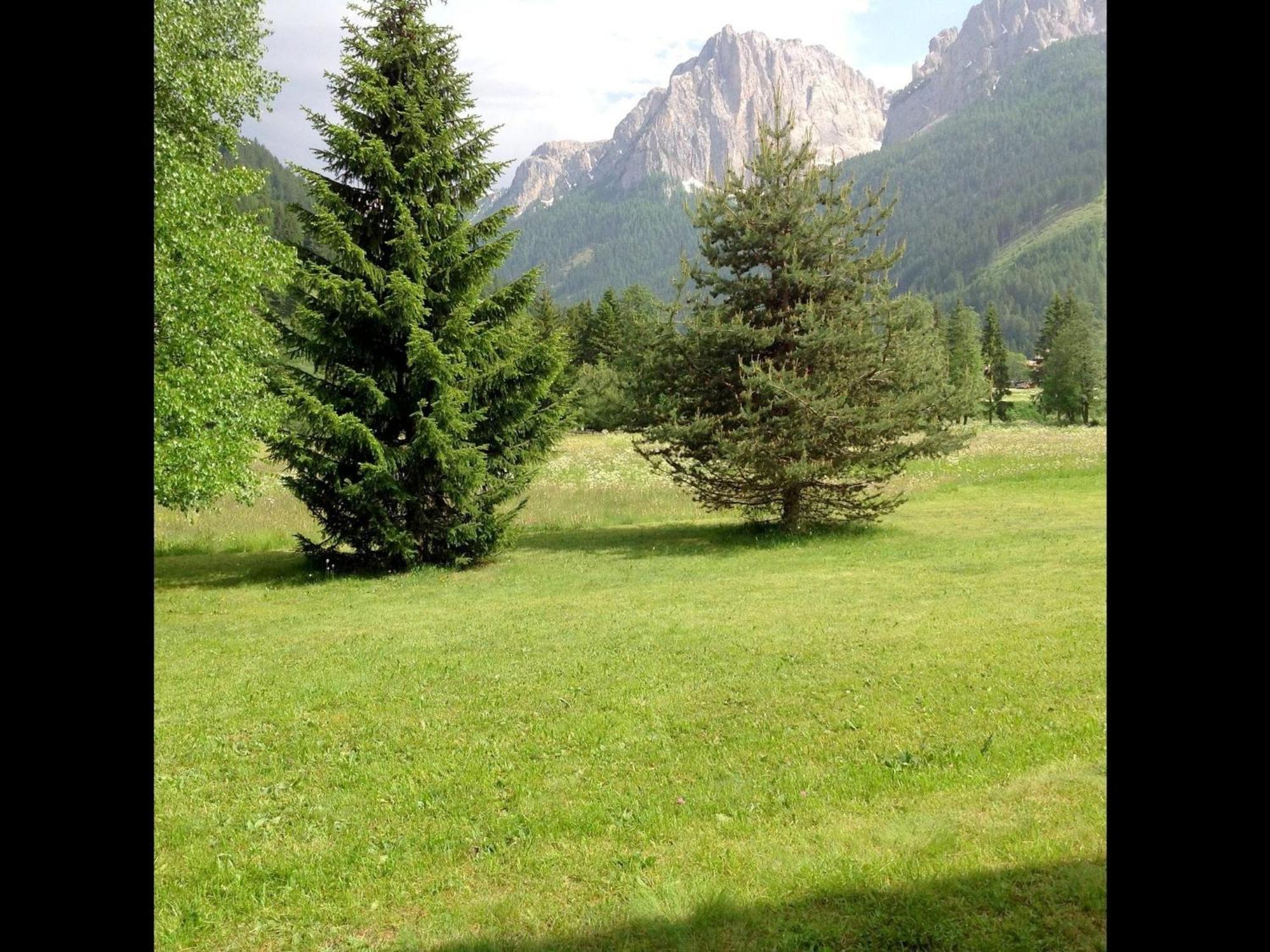 Spacious Chalet With Garden Near Ski Area In Tyrol Pozza di Fassa Buitenkant foto